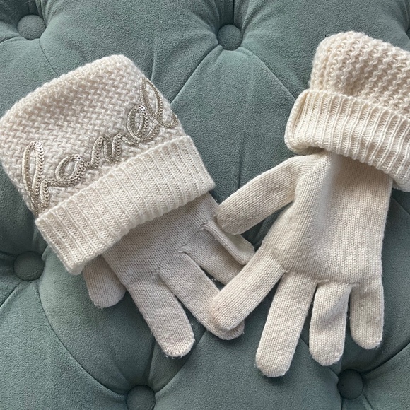 Chanel gloves - Picture 1 of 4